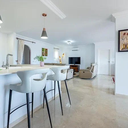 Fantastic 4 Bed La Cala Hills Appartement