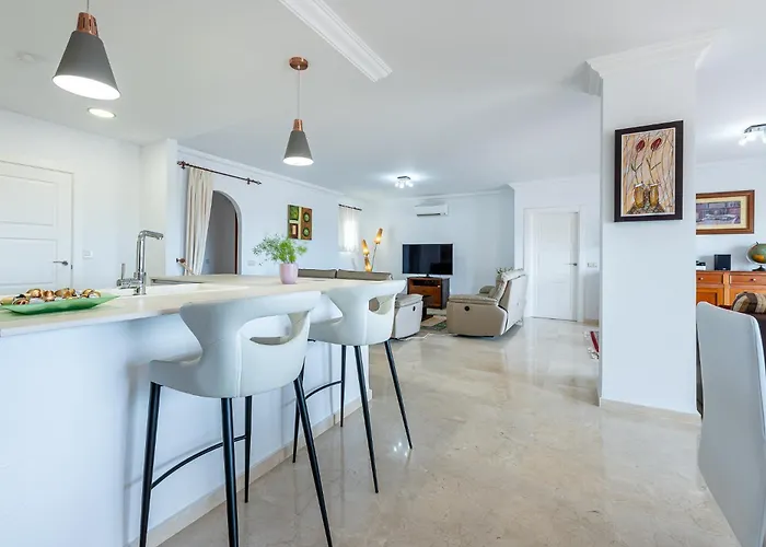 Fantastic 4 Bed La Cala Hills 公寓